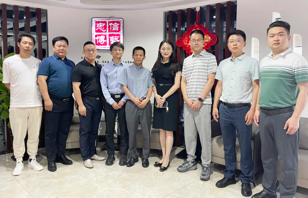 安慶市駐京聯絡處各領導一行蒞臨忠信博藝建設集團考察交流